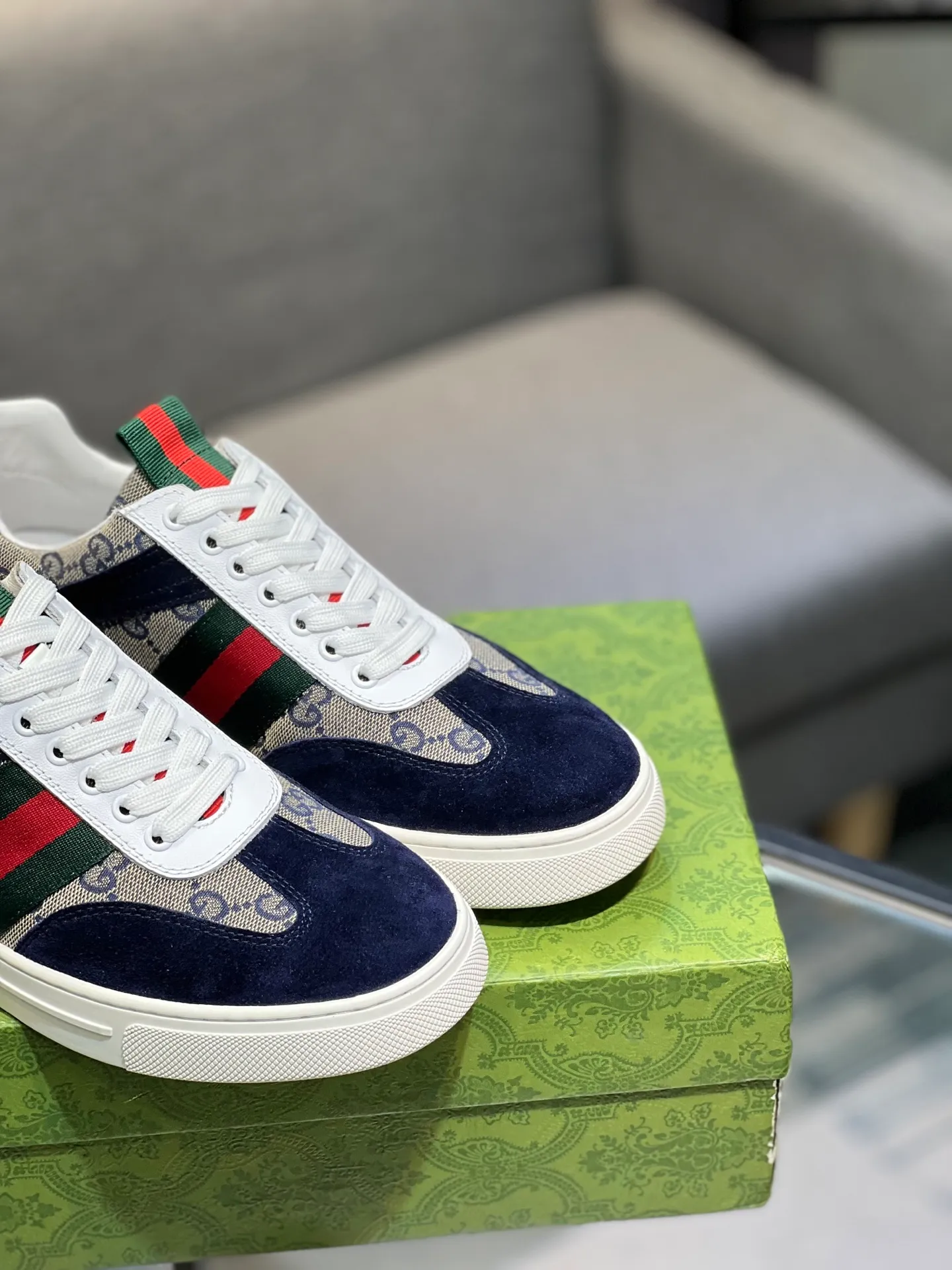 Men's Men's Shoes 💰440 Gucci Gucci's latest trendy shoes and casual shoes are popular in physical stores, new spring and summer comfortable imported custom original cowhide, unique jacquard fabric element design. With sheepskin lining, original bottom, 💪 details determine quality, you can enter and leave the counter at will, welcome to compare🇮🇹, code number 38-44 (45 customized)